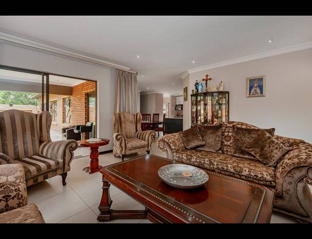 3 BEDROOM CLUSTER FOR SALE IN NEW REDRUTH